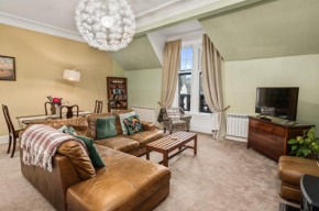Panoramic Sea Views - Stunning 3BD Apt & Balcony